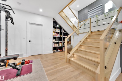 1704 19 Street, Edmonton, AB - Indoor Photo Showing Other Room