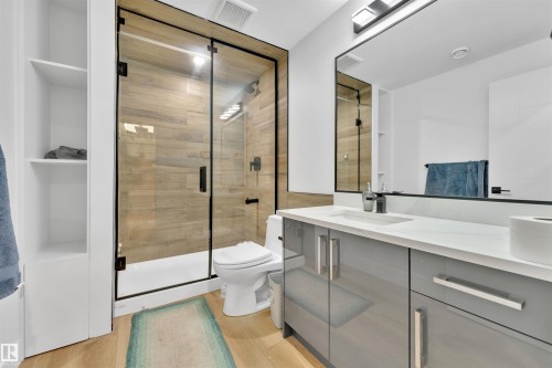 1704 19 Street, Edmonton, AB - Indoor Photo Showing Bathroom