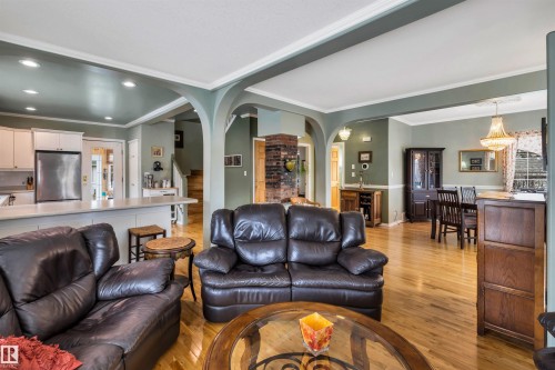 11 Madison Avenue, St. Albert, AB - Indoor Photo Showing Living Room