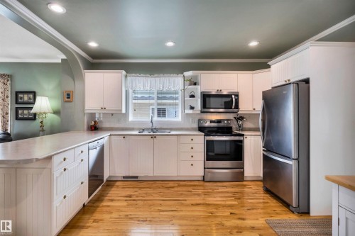 11 Madison Avenue, St. Albert, AB - Indoor Photo Showing Kitchen With Stainless Steel Kitchen With Double Sink