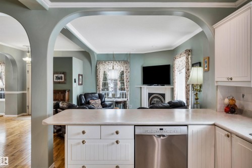 11 Madison Avenue, St. Albert, AB - Indoor Photo Showing Kitchen