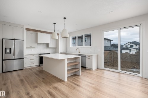8 Darby Crescent, Spruce Grove, AB - Indoor Photo Showing Kitchen With Upgraded Kitchen