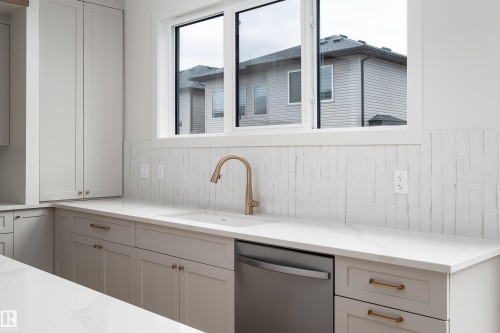 8 Darby Crescent, Spruce Grove, AB - Indoor Photo Showing Kitchen