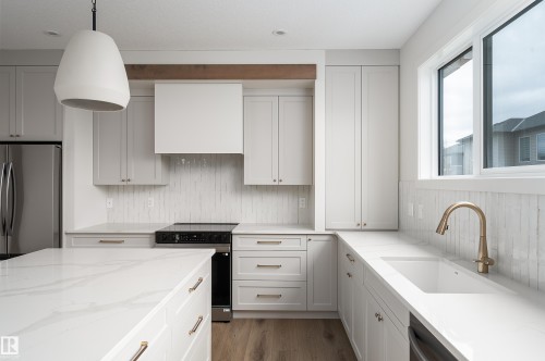 8 Darby Crescent, Spruce Grove, AB - Indoor Photo Showing Kitchen