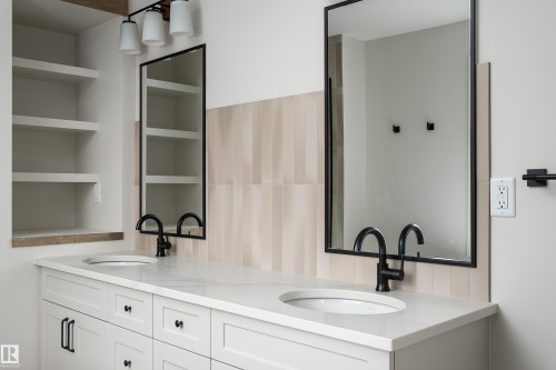 8 Darby Crescent, Spruce Grove, AB - Indoor Photo Showing Bathroom