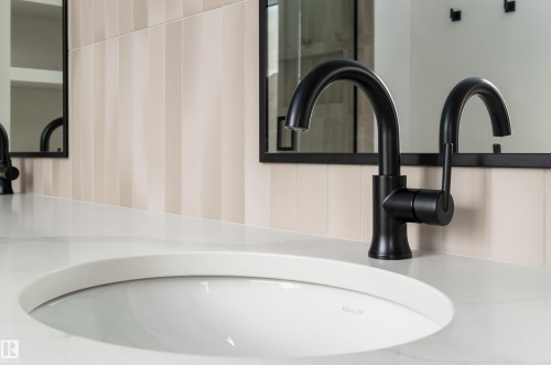 8 Darby Crescent, Spruce Grove, AB - Indoor Photo Showing Bathroom