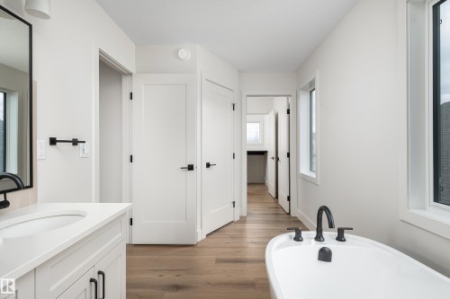 8 Darby Crescent, Spruce Grove, AB - Indoor Photo Showing Bathroom