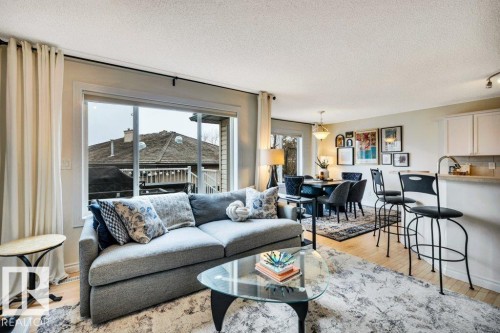 23 211 Blackburn Drive E, Edmonton, AB - Indoor Photo Showing Living Room