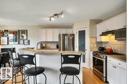 23 211 Blackburn Drive E, Edmonton, AB - Indoor Photo Showing Kitchen