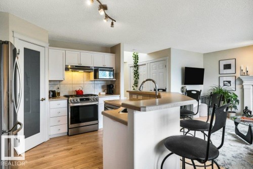 23 211 Blackburn Drive E, Edmonton, AB - Indoor Photo Showing Kitchen
