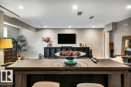 23 211 Blackburn Drive E, Edmonton, AB - Indoor