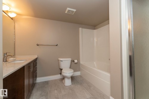 209 13111 140 Avenue, Edmonton, AB - Indoor Photo Showing Bathroom