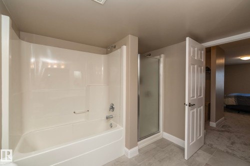 209 13111 140 Avenue, Edmonton, AB - Indoor Photo Showing Bathroom