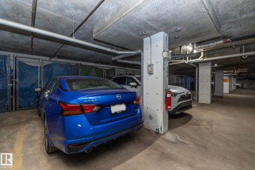 209 13111 140 Avenue, Edmonton, AB - Indoor Photo Showing Garage
