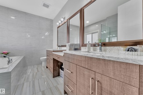1404 25 Street, Edmonton, AB - Indoor Photo Showing Bathroom