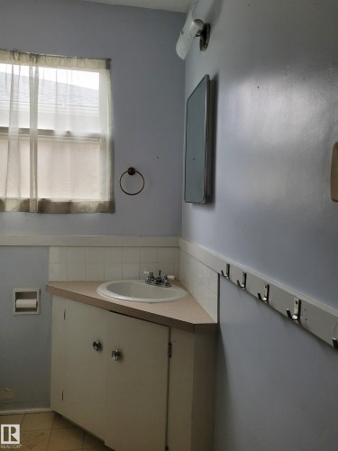 14416 110A Avenue, Edmonton, AB - Indoor Photo Showing Bathroom