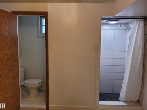 14416 110A Avenue, Edmonton, AB - Indoor Photo Showing Bathroom