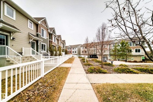 Row of multi-story townhomes featuring varied siding finishes and gabled roofs - 69 3625 144 Avenue, Edmonton, AB - Outdoor
