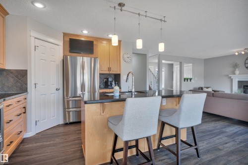110 Windrose Drive, Leduc, AB - Indoor Photo Showing Kitchen With Upgraded Kitchen