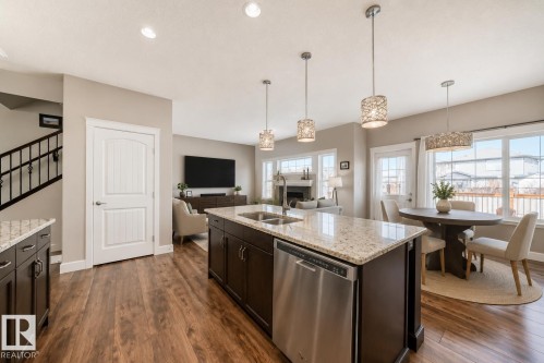 16520 136 Street, Edmonton, AB - Indoor Photo Showing Kitchen With Upgraded Kitchen