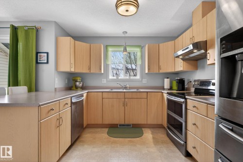 27 225 Blackburn Drive E, Edmonton, AB - Indoor Photo Showing Kitchen