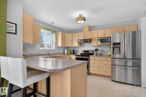 27 225 Blackburn Drive E, Edmonton, AB - Indoor Photo Showing Kitchen