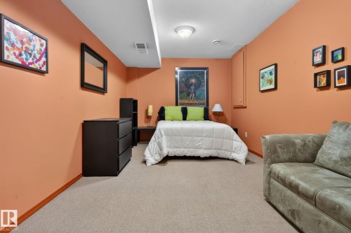 27 225 Blackburn Drive E, Edmonton, AB - Indoor Photo Showing Bedroom