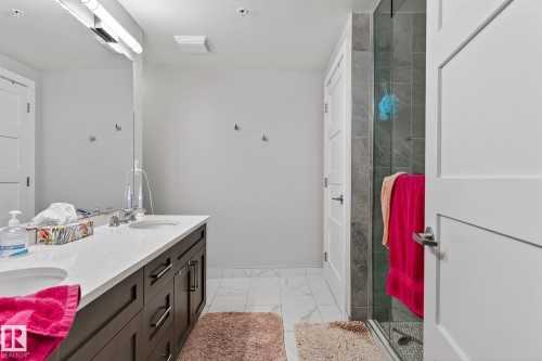 401 10028 119 Street, Edmonton, AB - Indoor Photo Showing Bathroom