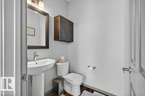 2405 Trumpeter Way, Edmonton, AB - Indoor Photo Showing Bathroom