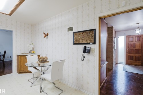 7907 Saskatchewan Drive, Edmonton, AB - Indoor Photo Showing Other Room