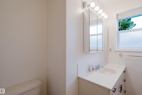 7907 Saskatchewan Drive, Edmonton, AB - Indoor Photo Showing Bathroom