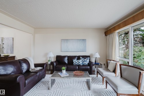 7907 Saskatchewan Drive, Edmonton, AB - Indoor Photo Showing Living Room