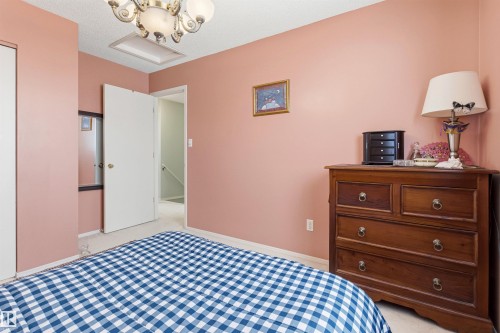 1491 Jefferys Crescent, Edmonton, AB - Indoor Photo Showing Bedroom