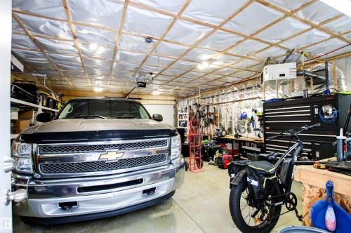 1491 Jefferys Crescent, Edmonton, AB - Indoor Photo Showing Garage