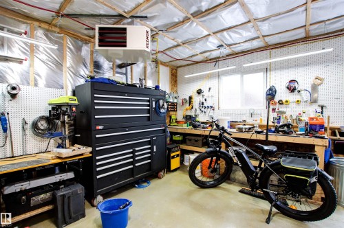 1491 Jefferys Crescent, Edmonton, AB - Indoor Photo Showing Garage