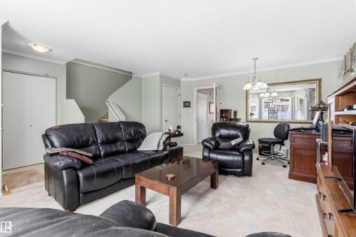 1491 Jefferys Crescent, Edmonton, AB - Indoor Photo Showing Living Room
