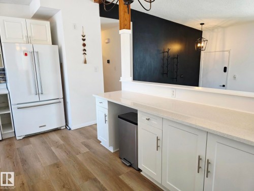 5204 43 Avenue, Leduc, AB - Indoor Photo Showing Kitchen