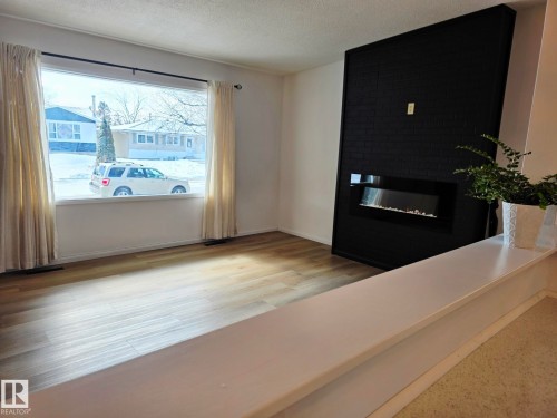 5204 43 Avenue, Leduc, AB - Indoor With Fireplace