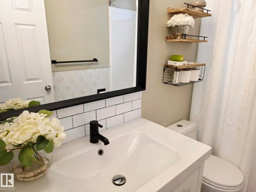 5204 43 Avenue, Leduc, AB - Indoor Photo Showing Bathroom