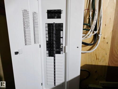 5204 43 Avenue, Leduc, AB - Indoor Photo Showing Other Room