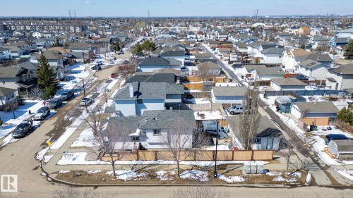 Residential neighborhood featuring a grid street pattern and a mix of single-family homes - 1904 36 Avenue, Edmonton, AB - Outdoor With View
