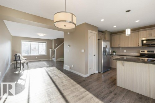 6 1391 Starling Drive, Edmonton, AB - Indoor Photo Showing Kitchen