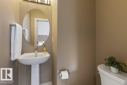 6 1391 Starling Drive, Edmonton, AB - Indoor Photo Showing Bathroom