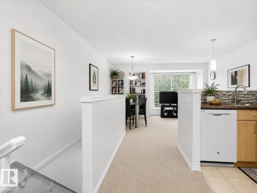 #3 10235 111 St Nw, Edmonton, AB - Indoor