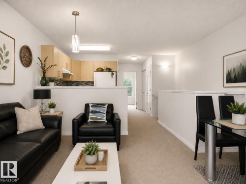 #3 10235 111 St Nw, Edmonton, AB - Indoor Photo Showing Living Room
