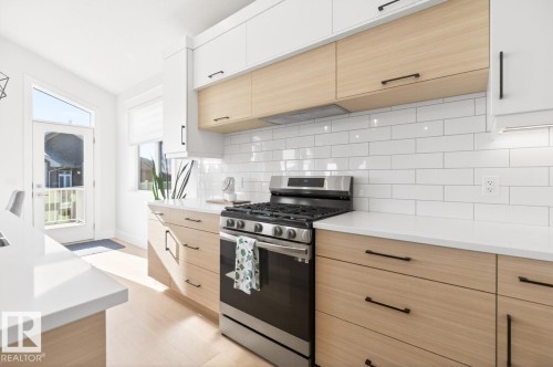 17 Evermore Crescent, St. Albert, AB - Indoor Photo Showing Kitchen With Upgraded Kitchen