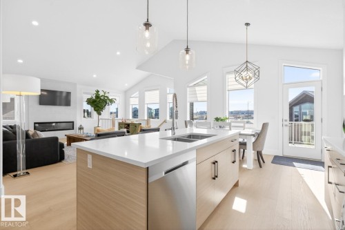 17 Evermore Crescent, St. Albert, AB - Indoor Photo Showing Kitchen With Double Sink With Upgraded Kitchen