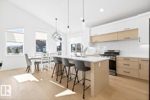 17 Evermore Crescent, St. Albert, AB - Indoor Photo Showing Kitchen With Upgraded Kitchen
