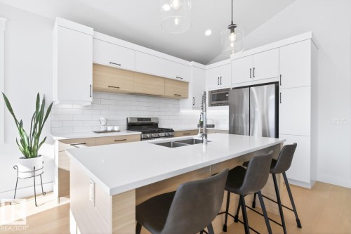 17 Evermore Crescent, St. Albert, AB - Indoor Photo Showing Kitchen With Double Sink With Upgraded Kitchen
