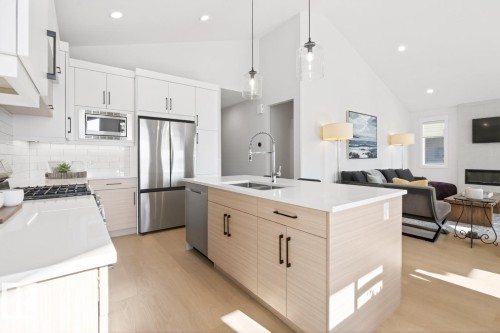 17 Evermore Crescent, St. Albert, AB - Indoor Photo Showing Kitchen With Double Sink With Upgraded Kitchen